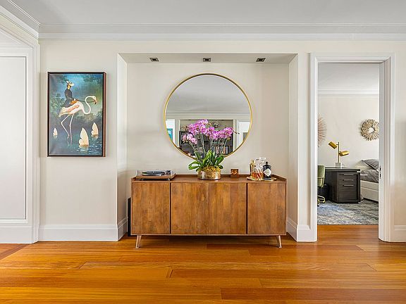 4th image of 58 W 58th St APT 7C