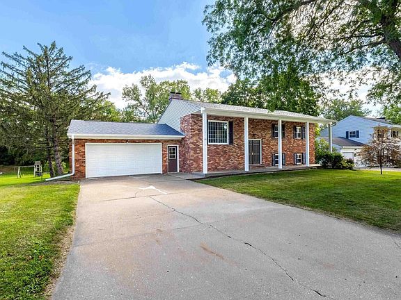 3rd image of 640 Oakwood Pl