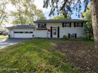 630 Clover Rd, Wauconda, IL 60084