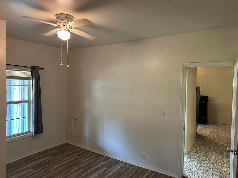 404 E Oak St — Photo 28