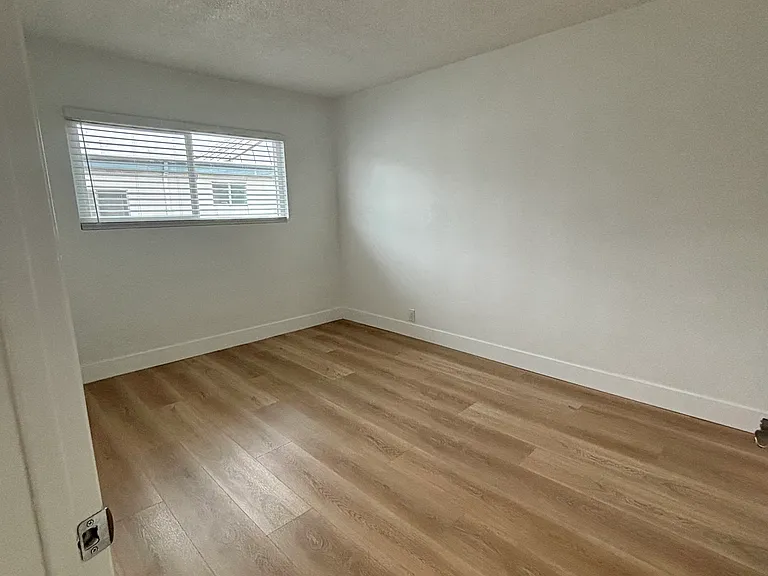 Clara Town Home Apartments — Photo 9