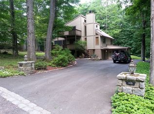 322 Fawn Rd, Pocono Lake, PA 18347