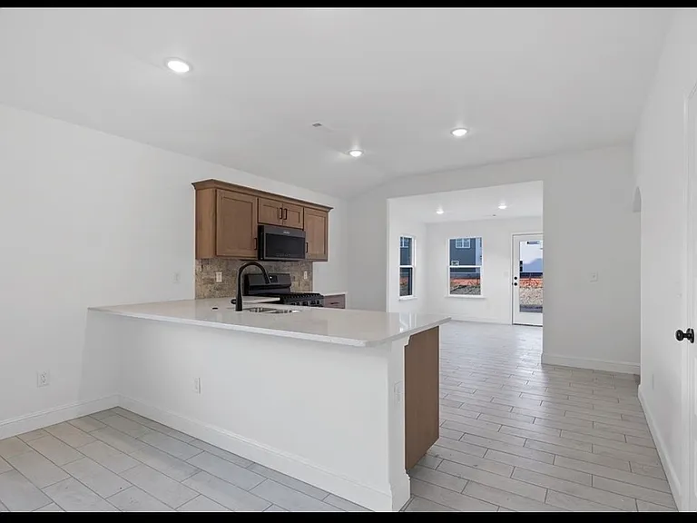 1512 Lowery St — Photo 7