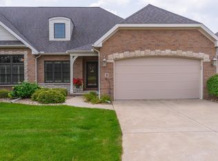 9 Bent Ct, Bloomington, IL 61704