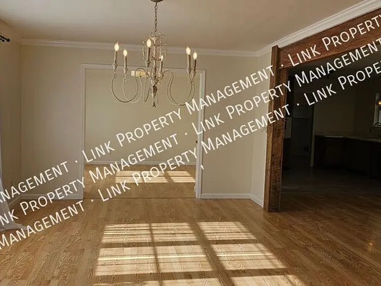 9328 Berkshire Cir — Photo 40