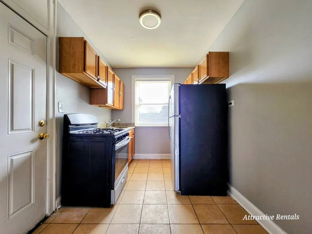 2 bed, 1100 sqft, $1,350 — Photo 3