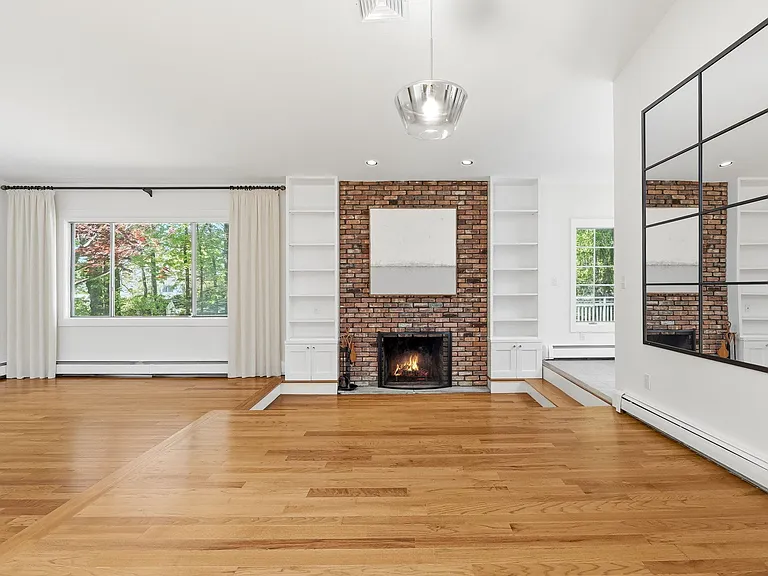 12 Wyeth Ct — Photo 3
