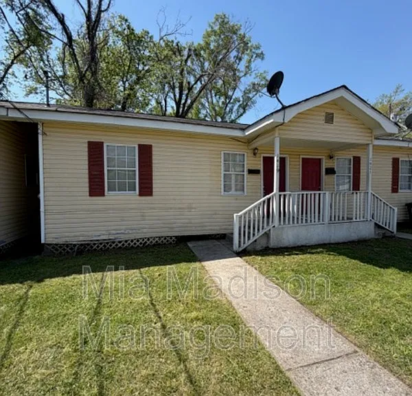 1419 Richards St — Photo 1