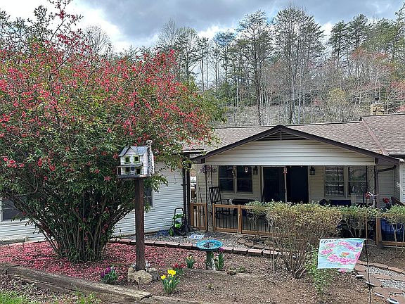 5th image of 699 Riverbend Rd