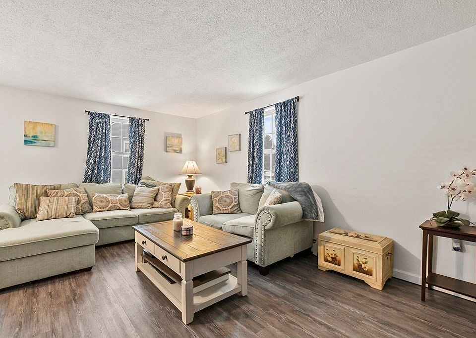 23 Lantern Ln Dracut, MA Zillow