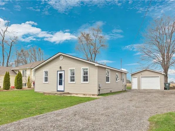 1030 Oak Ave, Kingsville, ON N9Y 3T6