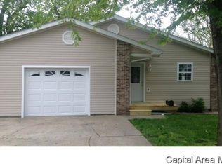 220 S Harrison St, Girard, IL