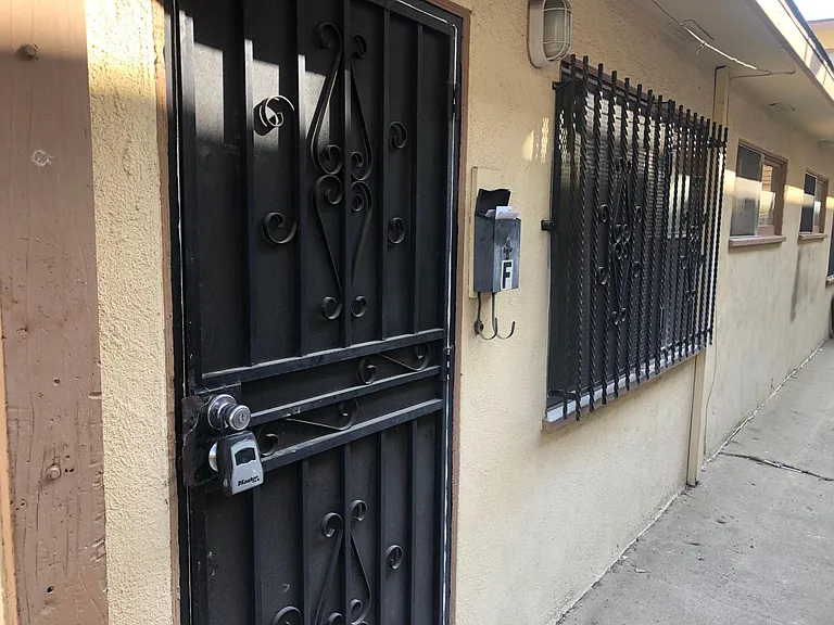 12521 York Ave #F — Photo 2