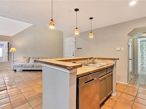 5th image of 2310 Balsam Dr APT B204