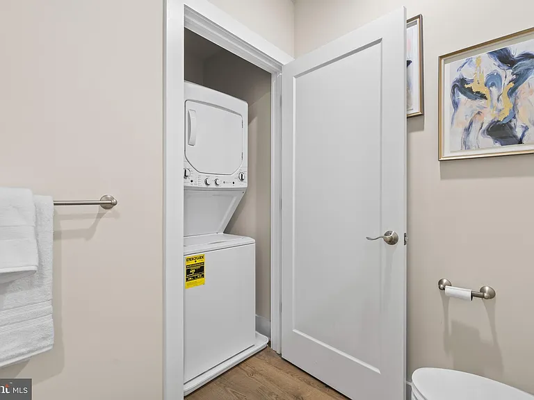 30 W Broad St #6 — Photo 21