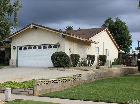 3rd image of 35043 Persimmon Ave