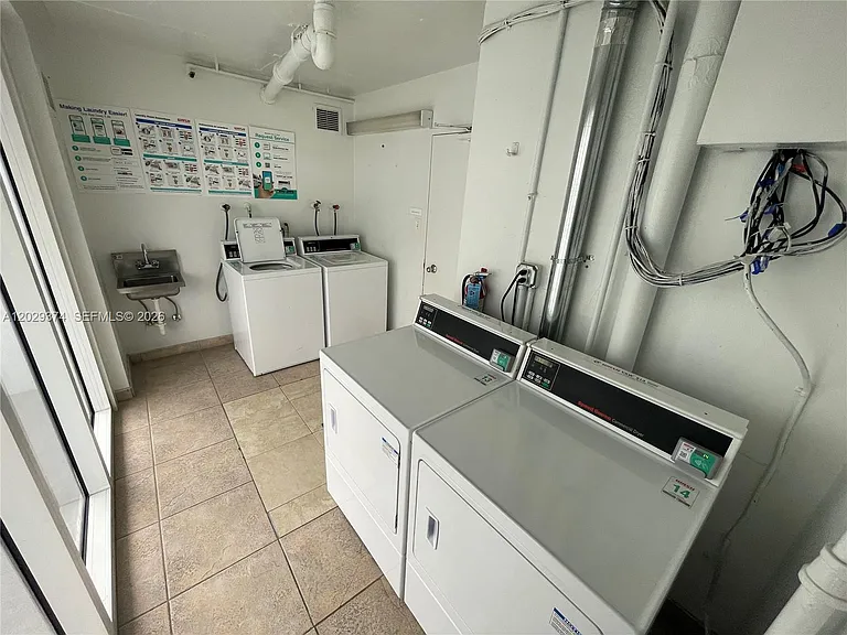 9195 Collins Ave #1001 — Photo 29