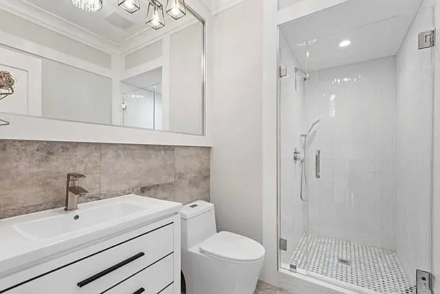 70 Columbus Dr — Photo 18