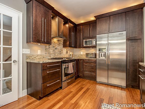 5th image of 2027 Wealthy St SE