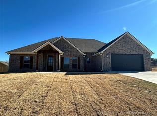 1818 Boxer Ln, Durant, OK 74701