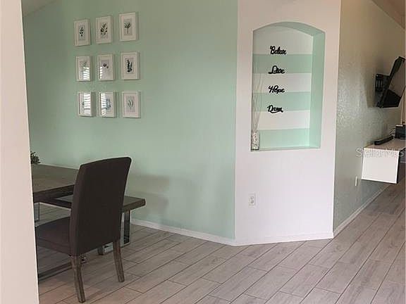 5th image of 252 Tower View Dr W