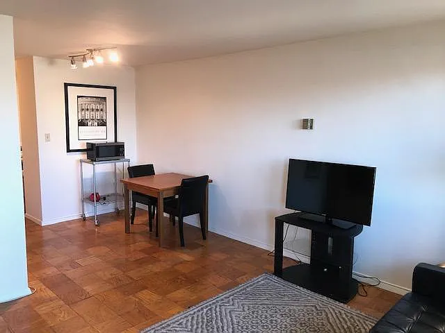 801 N Pitt St #408 — Photo 5