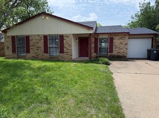 820 Lawndale Dr, Arlington, TX 76017