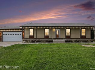 5419 Brown Rd, Avoca, MI 48006