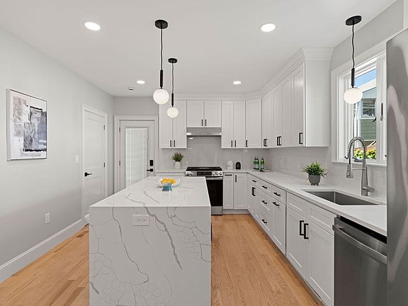 4th image of 39 Hancock St #39