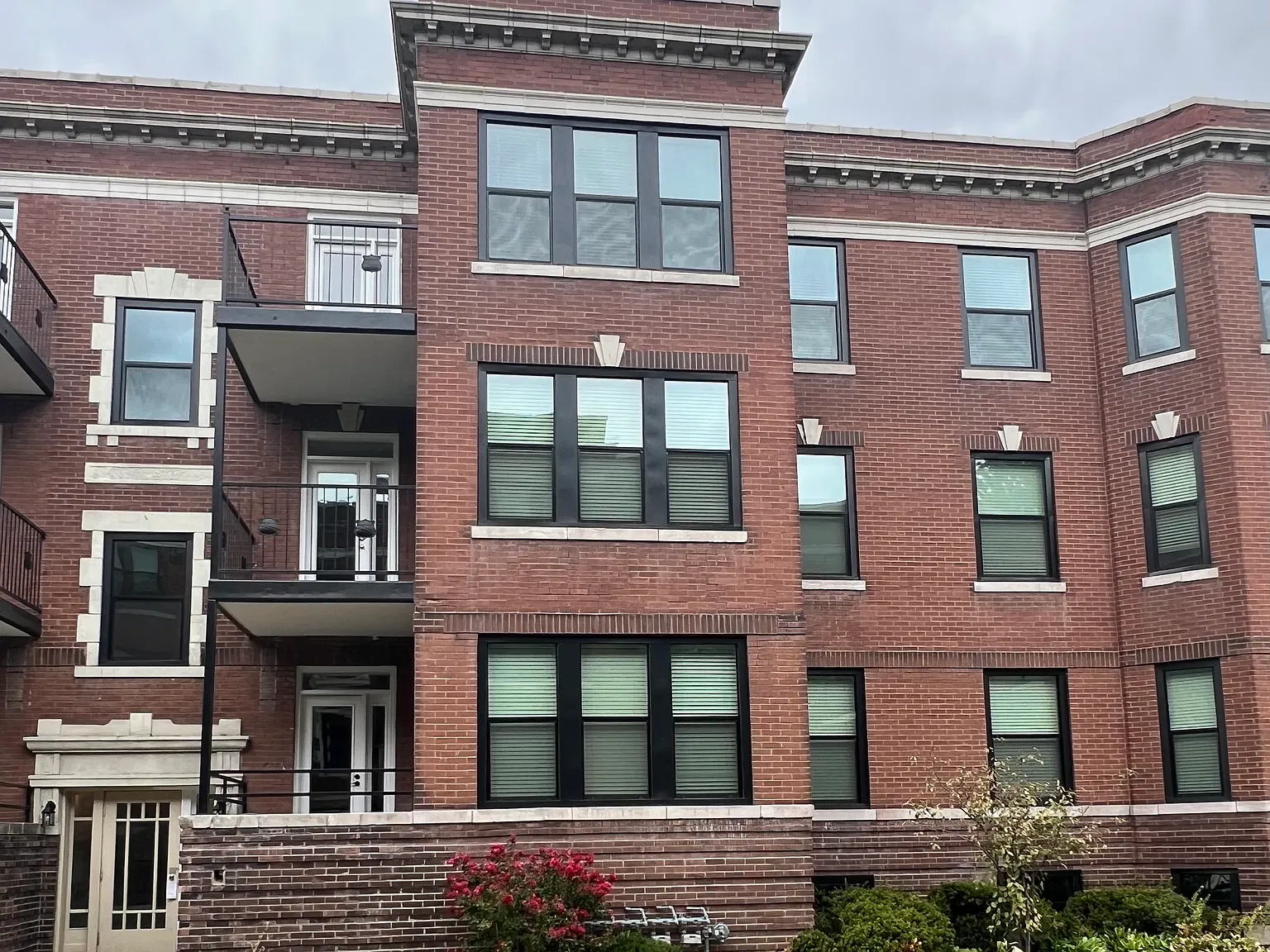 2 bed, 975 sqft, $1,400 — Photo 3