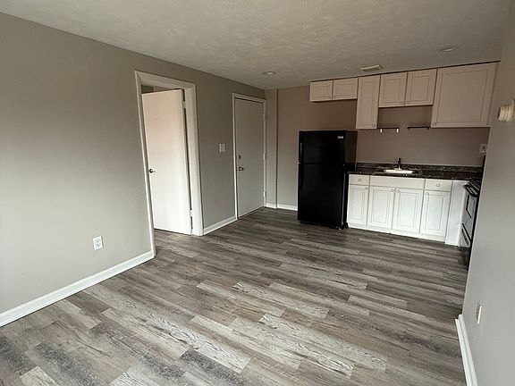 3rd image of 3012 W 14th St #303