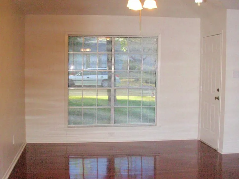 Living Room (empty)