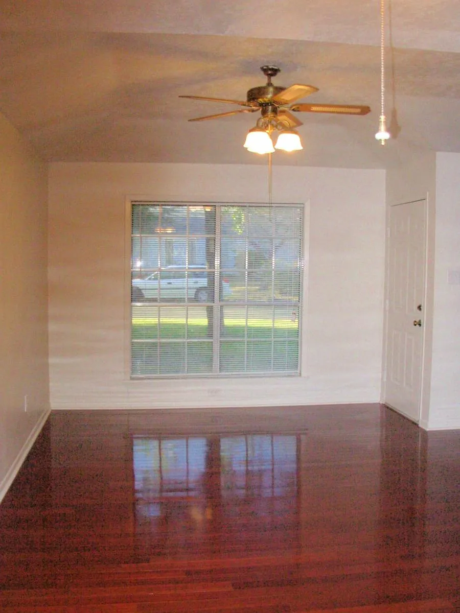 Living Room (empty) - 300 Gilchrist Ave