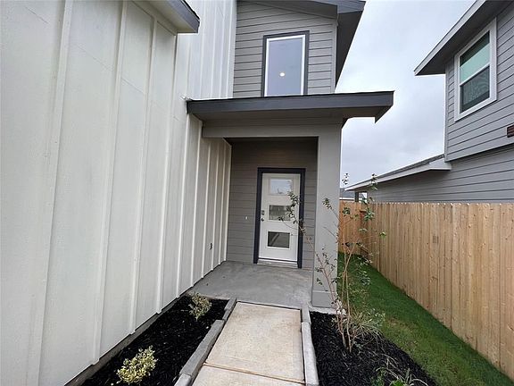 4th image of 12805 Barnsbury Ln