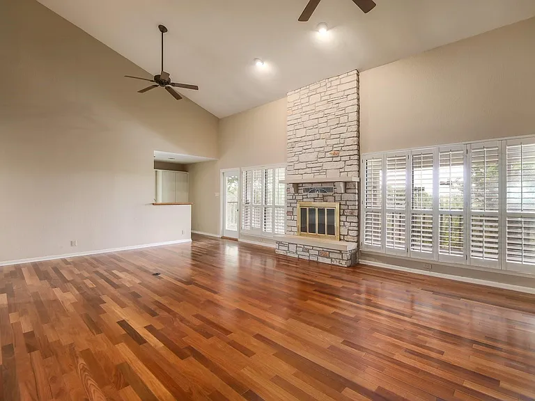 6200 Rain Creek Pkwy — Photo 7