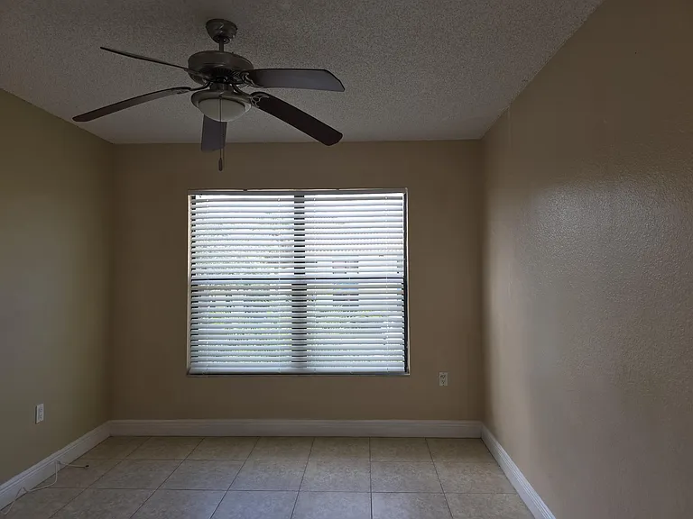 1542 Lake Crystal Dr #H — Photo 13