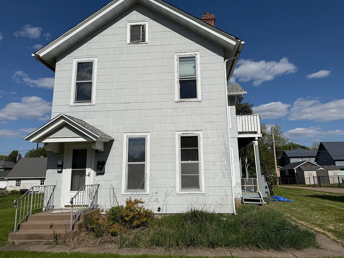 Building Photo - 2417 Leclaire St #2