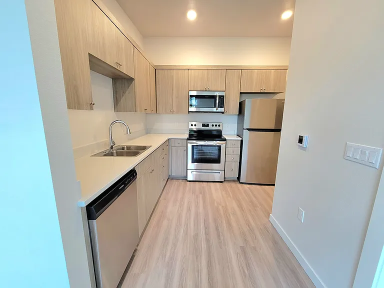 Vibrant Studio Apartment - Belmont St — Photo 14