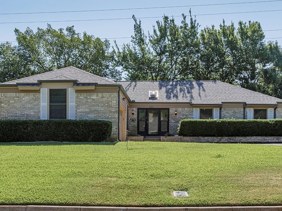 1st image of 2805 Hedgeway Dr