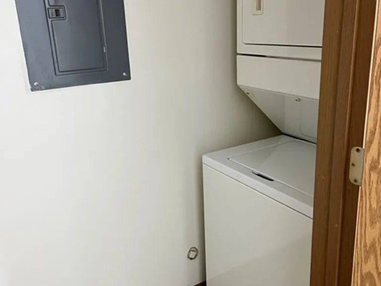 Hollow Creek IV Apartments — Photo 20