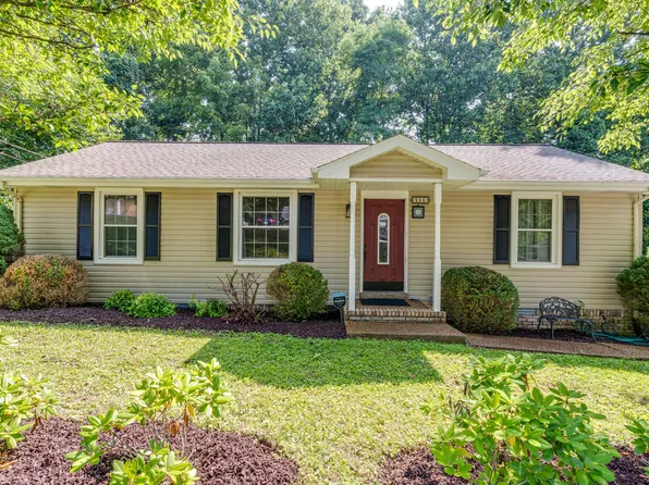 111 Sunnyhill Trl, White House, TN 37188