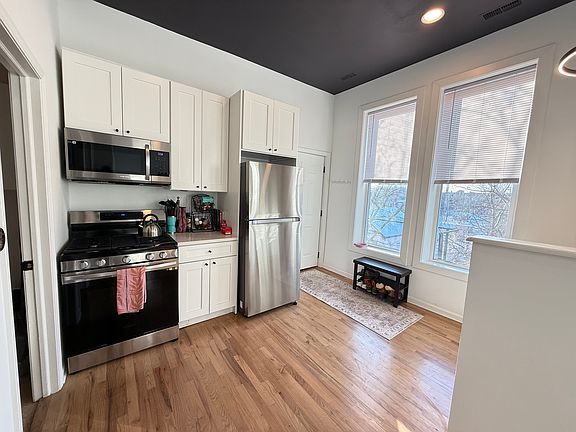 3rd image of 651 N Paulina St APT 3N