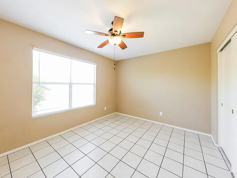 8015 W Laurel Ln — Photo 12