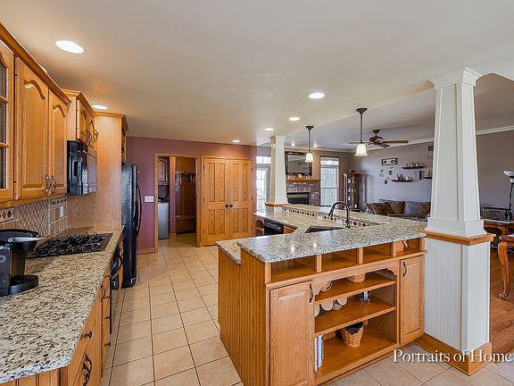 5th image of 117 E Maplewood Dr