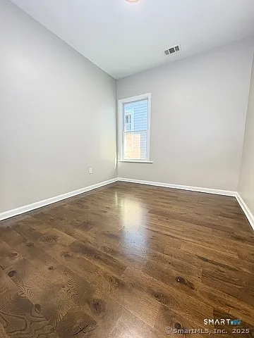 3 bed, 1.0 bath, 906 sqft, $2,075 — Photo 4