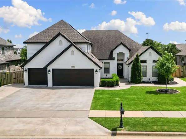 2407 McKinley Blvd, Rogers, AR 72758