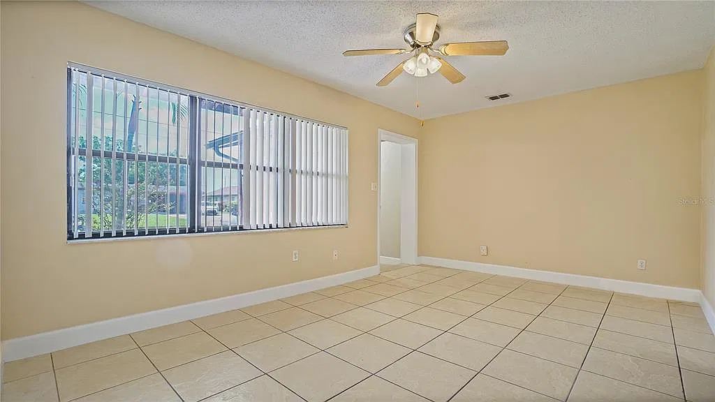 3 bed, 2.0 bath, 1276 sqft, $2,200 — Photo 4