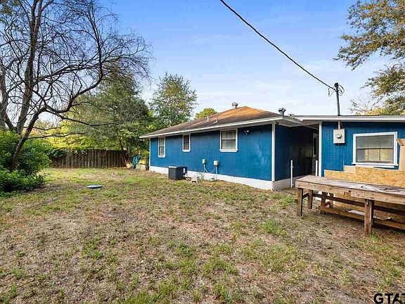 3rd image of 12570 Lake Pines Dr