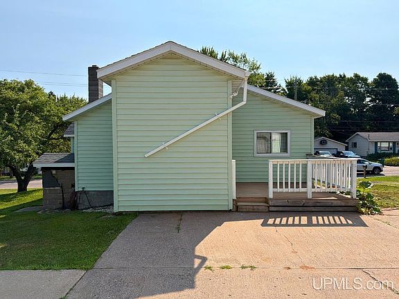 4th image of 1175 N McClellan Ave