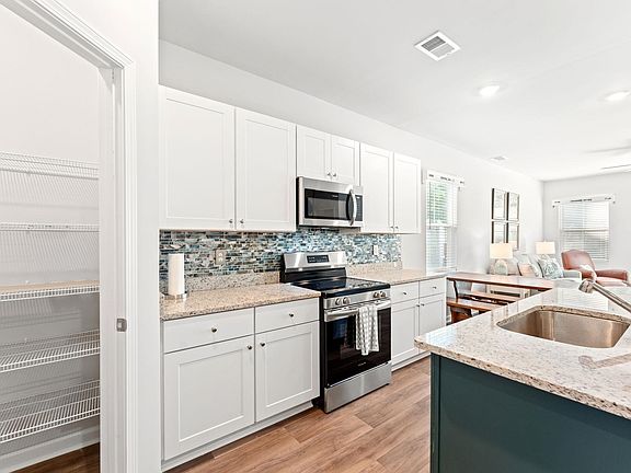 5th image of 152 Hoffman Park Dr. #152